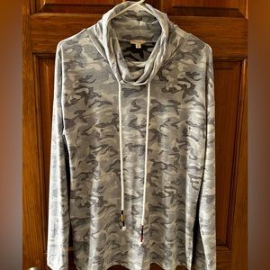 Hem & Thread Pullover